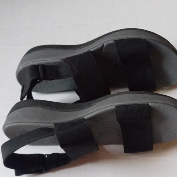 Clarks Black Double-Band Slingback Sandals - Picture 5 of 10